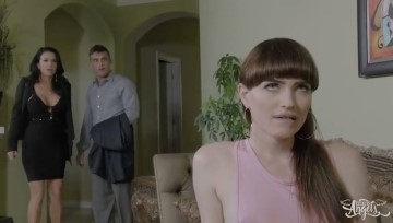 زوجين منحرفين ينيكون خادمة شيميل