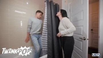 ينيك أخو زوجته في الحمام سكس لواط
