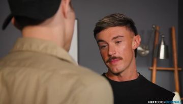 العميل تعبان في طيزه عايز يتركب – سكس لواط مترجم